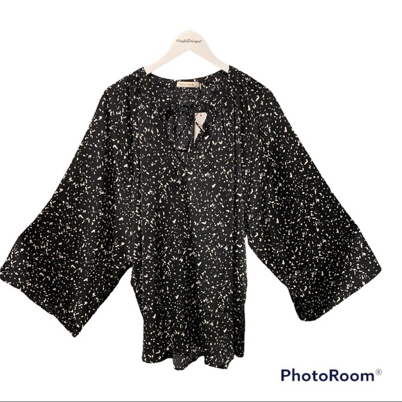 Bishop & Young | Black printed Wide sleeve Blouse | NWT | 2x - Picture 1 of 7
